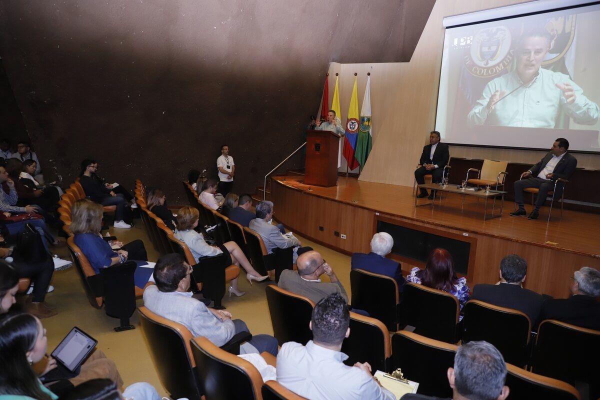 Debates jurídicos y políticos entre el federalismo, autonomía y Estado central
