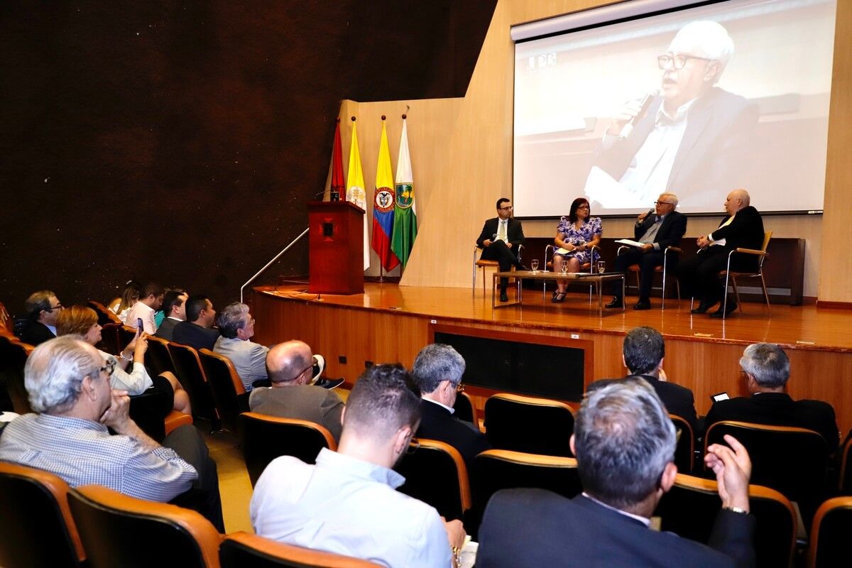 Debates jurídicos y políticos entre el federalismo, autonomía y Estado central