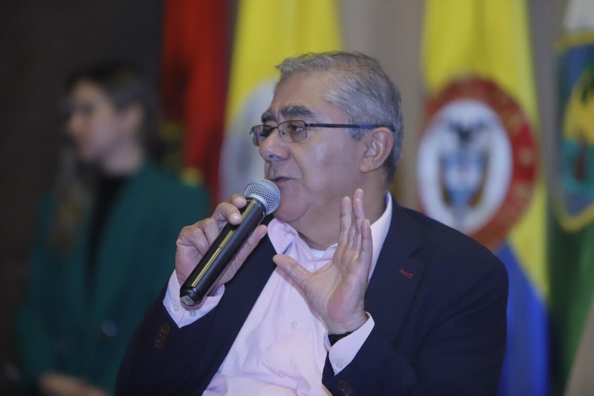 Debates jurídicos y políticos entre el federalismo, autonomía y Estado central