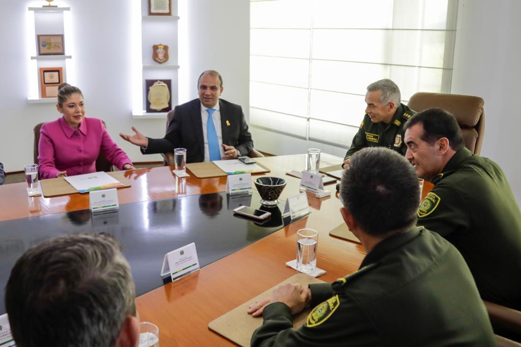 27-08-2019_Policía_Nacional_y_Federación_Nacional_de_Departamentos_firman_convenio_Anticontrabando_1.jpeg
