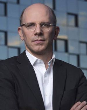 Dr. Alejandro Santos