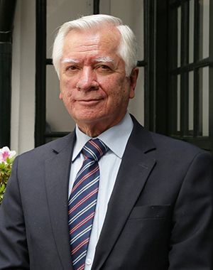 Dr. Augusto Hernández Becerra