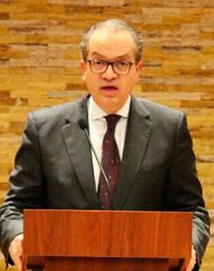 Dr. Fernando Carrillo Flórez