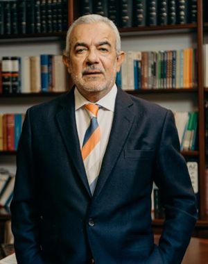 Dr. Mauricio Plazas Vega